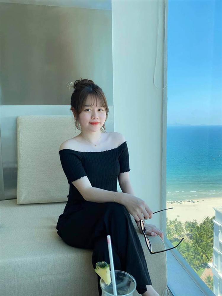 Huỳnh Anh được đồng nghiệp của Quang Hải gọi là quý bà vì cách vấn tóc, chọn trang phục-1