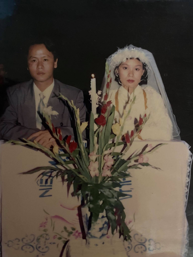 Cô bé 18 tuổi cua” luôn chủ quán nơi mình làm việc và chuyện ông chú bị thử thách bởi đám trai làng hài hước như phim-2