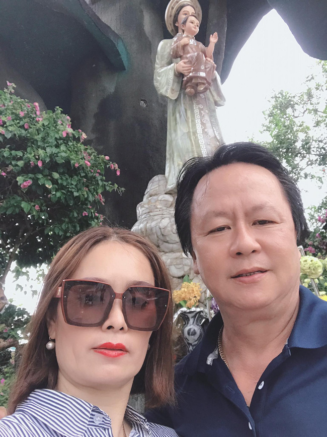 Cô bé 18 tuổi cua” luôn chủ quán nơi mình làm việc và chuyện ông chú bị thử thách bởi đám trai làng hài hước như phim-6