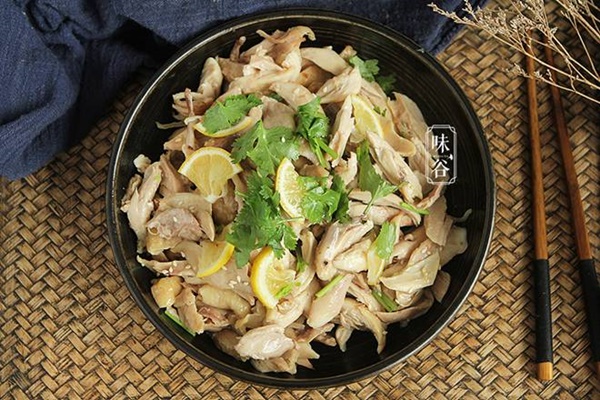 Dùng nồi cơm điện làm món đùi gà hấp muối, 30 phút có ngay món ăn thơm nức mũi-1