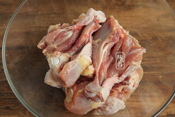 Dùng nồi cơm điện làm món đùi gà hấp muối, 30 phút có ngay món ăn thơm nức mũi-2