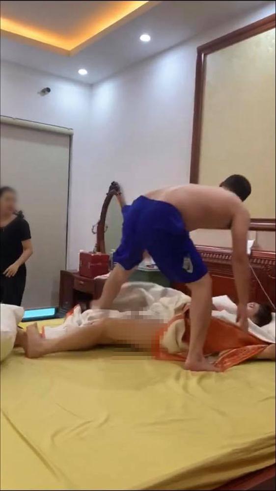 Bị bắt quả tang tại giường khi đang ngủ với gái lạ, người chồng hung hăng đuổi vợ biến nhưng thái độ của nhân tình mới là điều khó hiểu-2