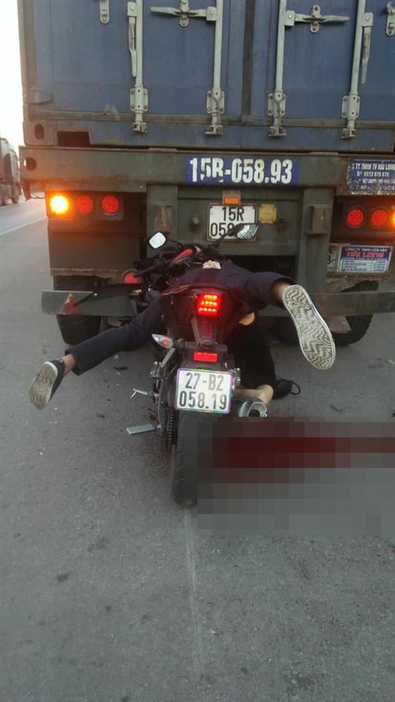 Nam thanh niên tông mạnh vào đuôi xe container, tư thế tử vong gây ám ảnh-2