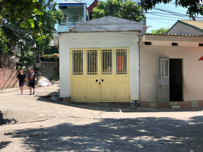 Người đầu tiên phát hiện bé trai lớp 1 bị bố bạn đấm hộc máu mồm: Thằng bé bị đạp vào tường, mặt mũi máu me, vừa khóc vừa xin nhưng vẫn bị đánh tiếp-2