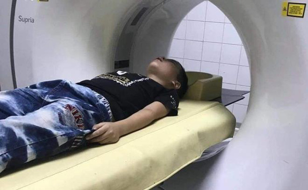 Vợ của người đàn ông hành hung bé trai lớp 1 để trả thù” cho con: Chồng tôi chỉ tát cháu sưng mồm thôi, cái gì cũng phải rõ trắng đen-2
