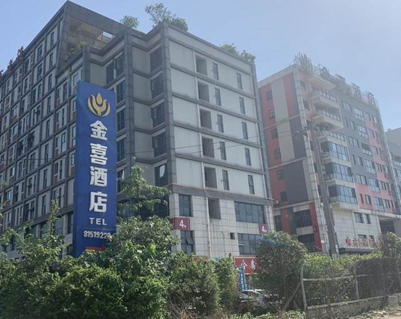 Con gái 14 tuổi tự tử trước mặt mẹ, nguyên nhân cái chết có liên quan đến một người đàn ông từng ra vào khách sạn nhiều lần với đứa trẻ-4