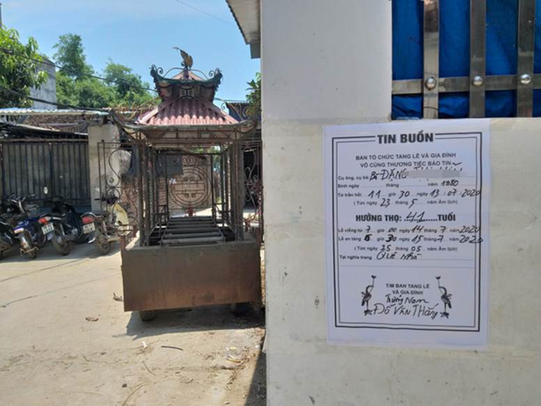 Vụ người phụ nữ bán hoa quả bị đâm tử vong ở Hà Nội: Một khách hàng đem 2 nghìn đồng đến hiện trường trả lại cho người đã khuất-3