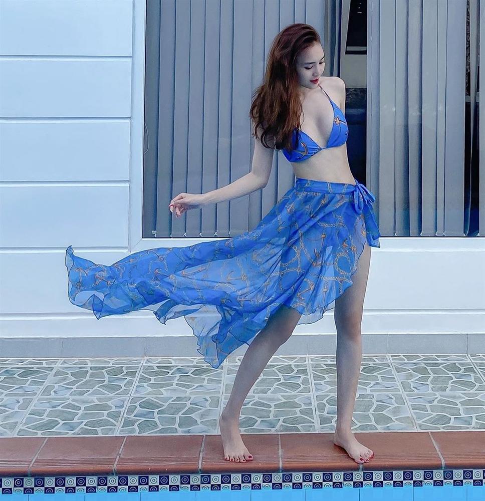 Lên đồ đi chơi, Hương Giang thiếu thốn đến độ mượn áo bạn còn Lan Ngọc lại khoe body nóng bỏng mắt với bikini-6