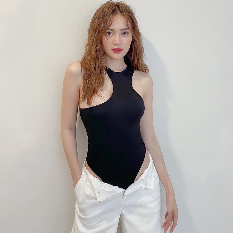 Lên đồ đi chơi, Hương Giang thiếu thốn đến độ mượn áo bạn còn Lan Ngọc lại khoe body nóng bỏng mắt với bikini-8