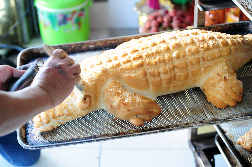 Tiết lộ bất ngờ của cô chủ bánh mì cá sấu siêu to khổng lồ-5