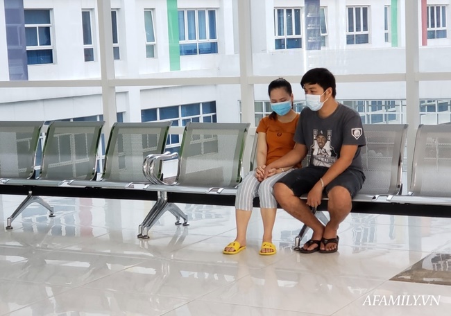 Mẹ 2 bé gái song sinh dính nhau nghẹn ngào mong con bình an trước khi bước vào ca mổ sinh tử-6