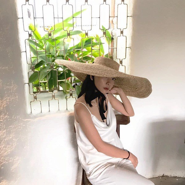 Các người đẹp Việt đang phải lòng một kiểu váy siêu thoải mái, diện vào mùa hè đẹp miễn chê-11