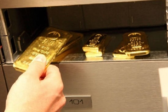 Mua vàng cất két, vợ chồng trẻ lãi hàng trăm triệu nhờ vàng tăng 'điên cuồng'