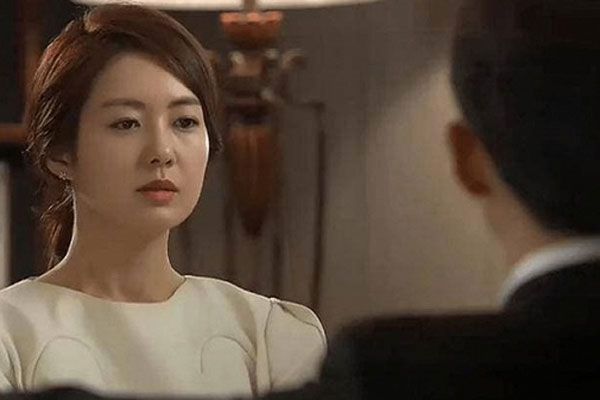 Rời khỏi tòa, chồng cũ nhìn vợ cũ mỉa mai: Cô chẳng khác gì một cốc nước lã”, song cuộc gặp lại 1 năm sau đó lại làm anh ta ân hận-3