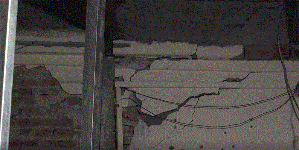 Hà Nội: Dân phố cổ đứng ngồi không yên trong ngôi nhà nứt toác, xiêu vẹo, có thể đổ sập bất cứ lúc nào-5