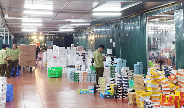 Trần Thành Phú - chủ kho hàng lậu khủng 40 nhân viên chốt đơn vẫn chưa có mặt để làm việc với cơ quan chức năng-2