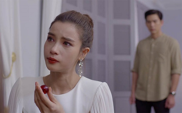 Chồng nói dối đi công tác nhưng lại cùng nhân tình hú hí, vợ tung đòn chí mạng ngay phút chót khiến cặp mèo mả gà đồng xanh mặt-1