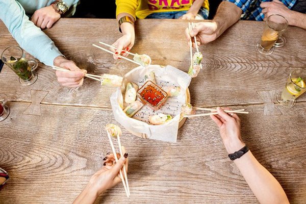 Cô gái 20 tuổi bị ung thư dạ dày vì thói quen mà rất nhiều người cũng mắc phải trong khi ăn-2