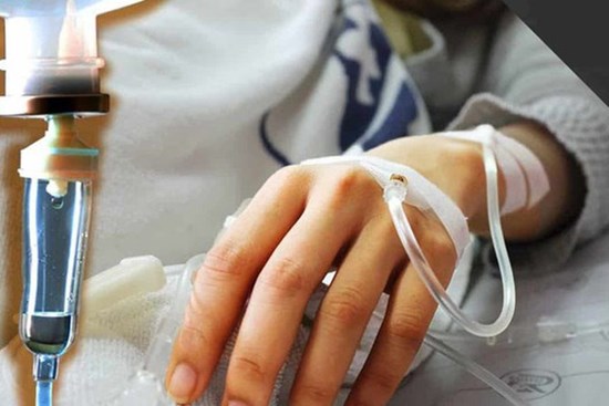 Cô gái 20 tuổi bị ung thư dạ dày vì thói quen mà rất nhiều người cũng mắc phải trong khi ăn