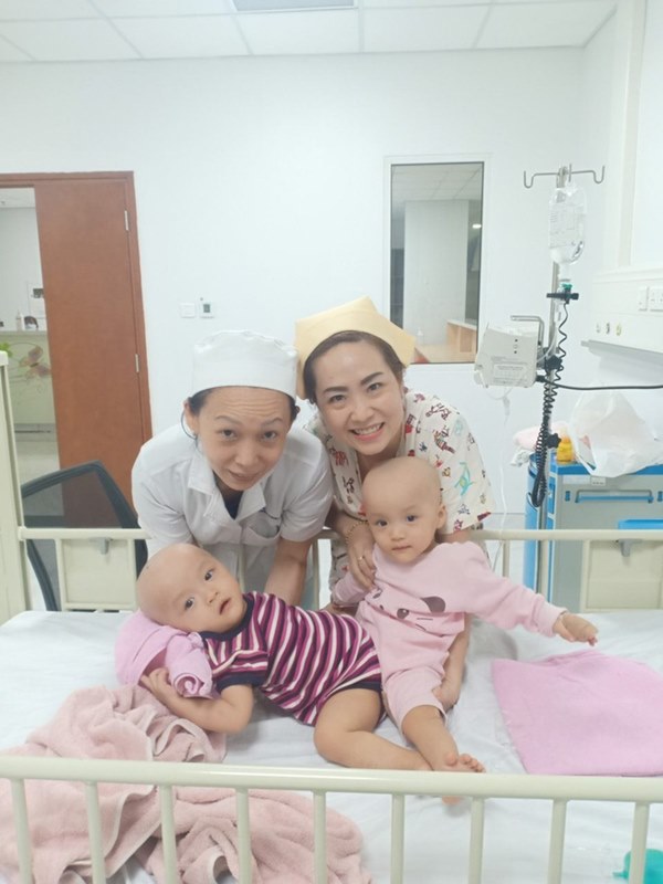 ẢNH: Khoảnh khắc xúc động trong suốt 12 tiếng phẫu thuật giúp Trúc Nhi - Diệu Nhi có được hình hài nguyên vẹn-1