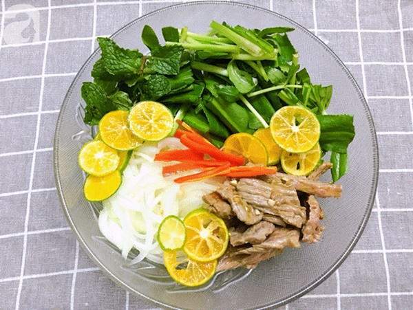 Nắng nóng tôi lại làm món tủ là nộm thịt bò chồng khen không ngớt lời-4