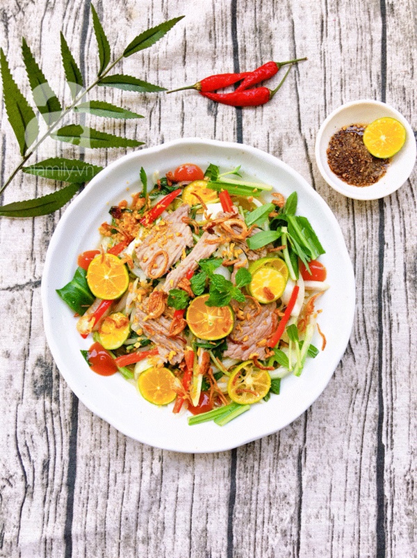 Nắng nóng&nbsp;tôi lại làm món tủ là nộm thịt bò chồng khen không ngớt lời-5