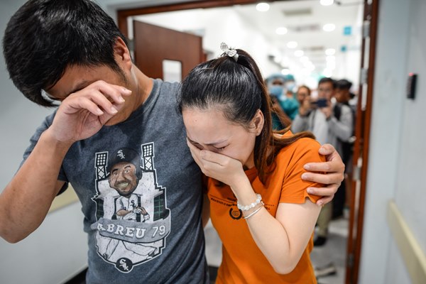 Cuộc đại phẫu đặc biệt của gần 100 bác sĩ tách song sinh dính liền-6