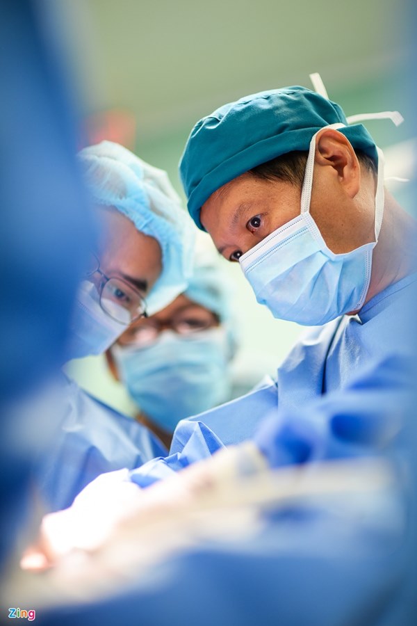 Cuộc đại phẫu đặc biệt của gần 100 bác sĩ tách song sinh dính liền-20