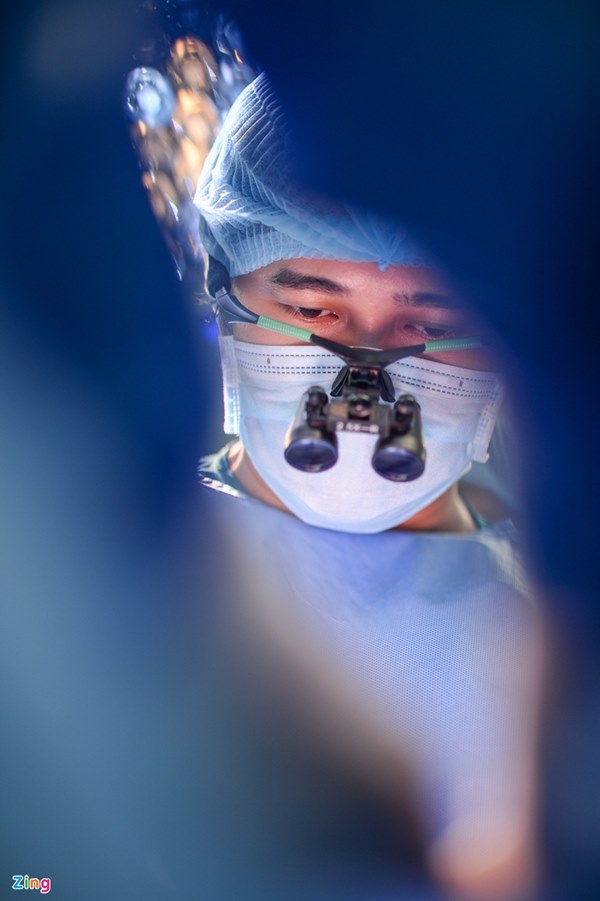 Cuộc đại phẫu đặc biệt của gần 100 bác sĩ tách song sinh dính liền-24