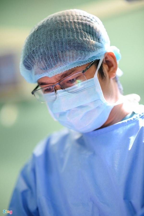 Cuộc đại phẫu đặc biệt của gần 100 bác sĩ tách song sinh dính liền-25