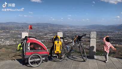 71 ngày, 4139 cây số, ông bố đơn thân đưa con gái 4 tuổi đi ngao du trên xe đạp-10