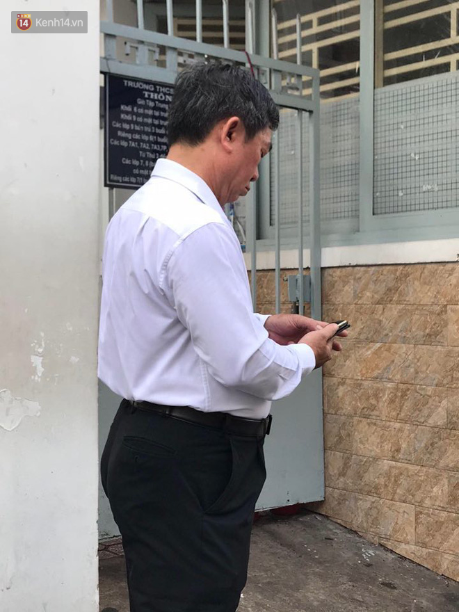 Thi lớp 10 ở TP.HCM ngày đầu tiên: Thí sinh quên thẻ dự thi, phụ huynh hớt hải đi lấy-1