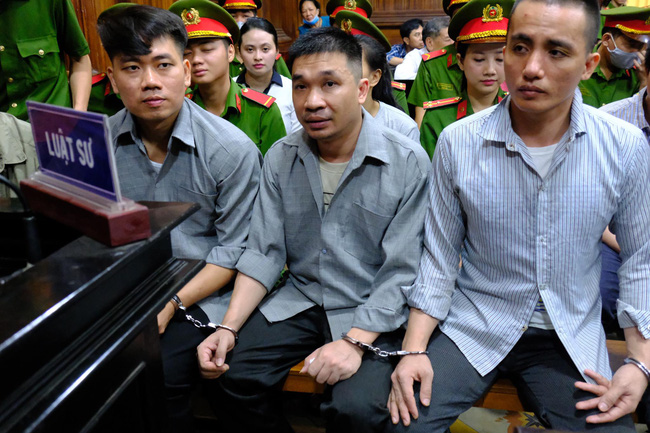 Phiên tòa bất ngờ gián đoạn vì một bị cáo sức khỏe kém, Văn Kính Dương muốn đổi luật sư vì không còn tin tưởng-7