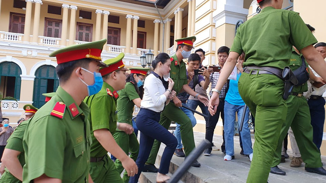 Phiên tòa bất ngờ gián đoạn vì một bị cáo sức khỏe kém, Văn Kính Dương muốn đổi luật sư vì không còn tin tưởng-10