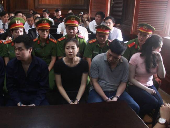 Phiên tòa bất ngờ gián đoạn vì một bị cáo sức khỏe kém, Văn Kính Dương muốn đổi luật sư vì không còn tin tưởng-14