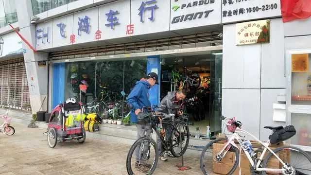 71 ngày, 4139 cây số, ông bố đơn thân đưa con gái 4 tuổi đi ngao du trên xe đạp-13