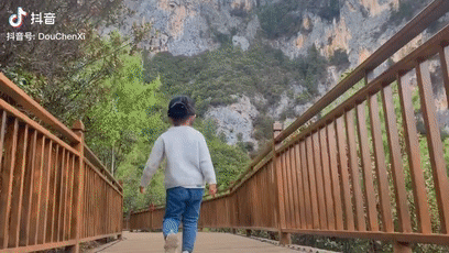 71 ngày, 4139 cây số, ông bố đơn thân đưa con gái 4 tuổi đi ngao du trên xe đạp-11