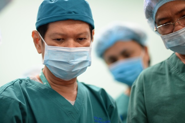 Phẫu thuật tách 2 bé gái song sinh: Song Nhi đã tỉnh sau ca mổ dài-4