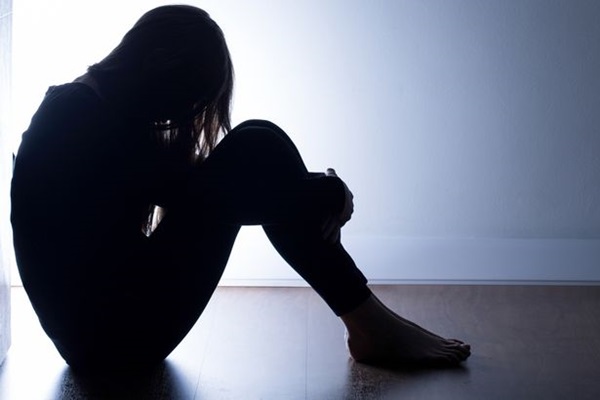 Bé gái 12 tuổi bị mẹ nuôi ép lấy người đàn ông 45 tuổi đã có 3 vợ, lý do đằng sau càng khiến mọi người xót xa-1