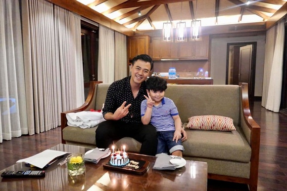 Mừng sinh nhật, Tuấn Tú vô tình hé lộ không gian bên trong căn hộ đang sống-2