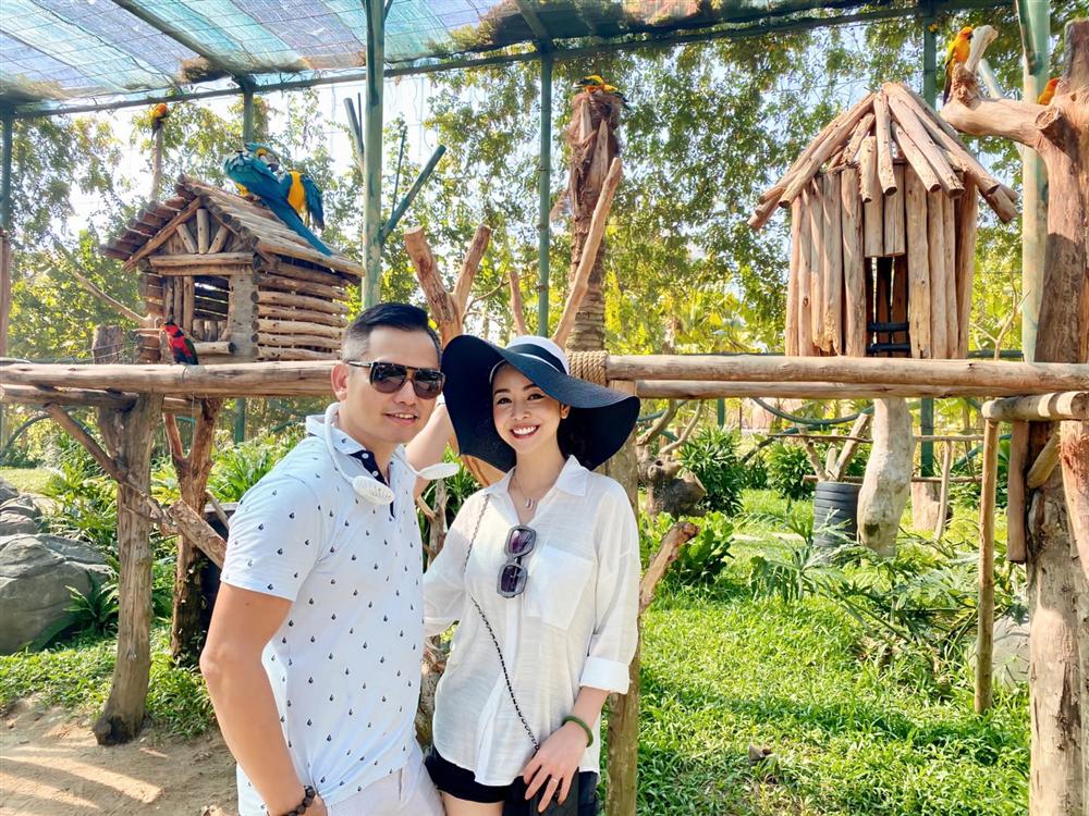 Mới đó mà con út của Jennifer Phạm đã tròn 6 tháng, mẹ khoe ảnh cận mặt khiến ai nấy xuýt xoa: Xứng danh con Hoa hậu-4