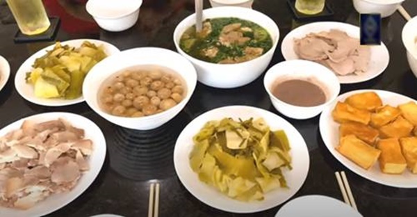 Ông xã trồng rau xum xuê, Trịnh Kim Chi thích thú ra tay làm bánh xèo đãi cả gia đình-8