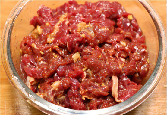 Ướp thịt bò đừng dại cho muối, nhiều người làm sai bảo sao bò khô, dai không ngon-2