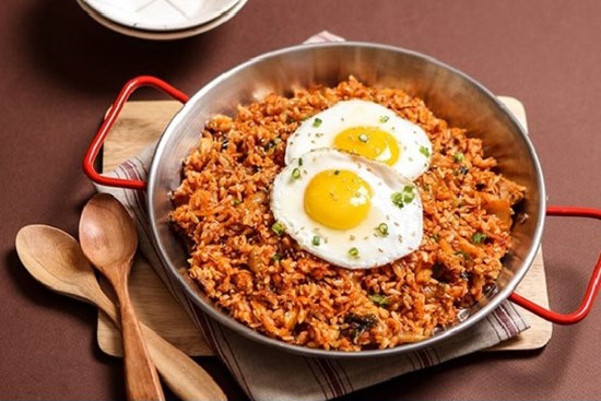 Người Hàn dạy làm cơm rang kim chi đúng vị, mẹ nào cũng làm được
