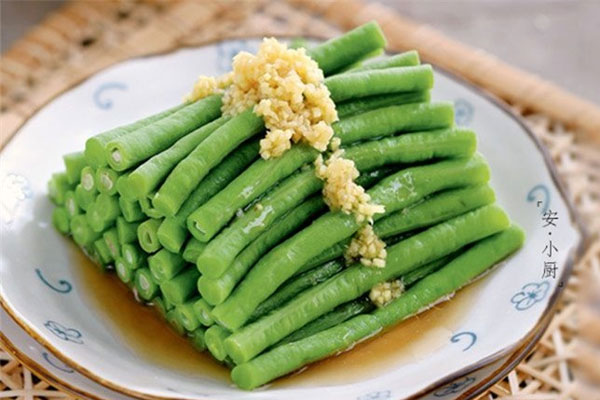 Khi nấu cơm, đừng chỉ thêm nước, cho cùng 2 thứ này vào cơm sẽ trắng, dẻo và ngon-3