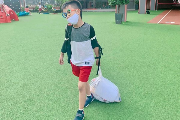 Thường xuyên gọi con là ông lùn, Ốc Thanh Vân lần đầu tiết lộ nguyên nhân con trai thấp hơn các bạn trong lớp-9