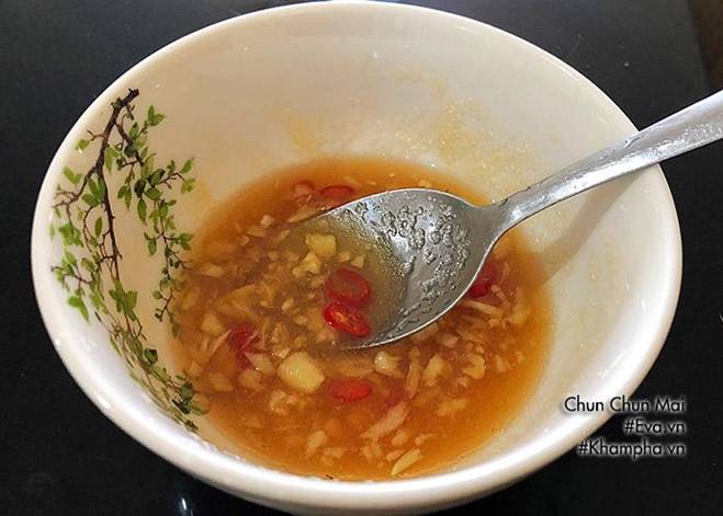 Gỏi xoài xanh tôm khô chua ngọt lại giòn giòn, ăn hết rồi cả nhà vẫn hỏi còn không-5