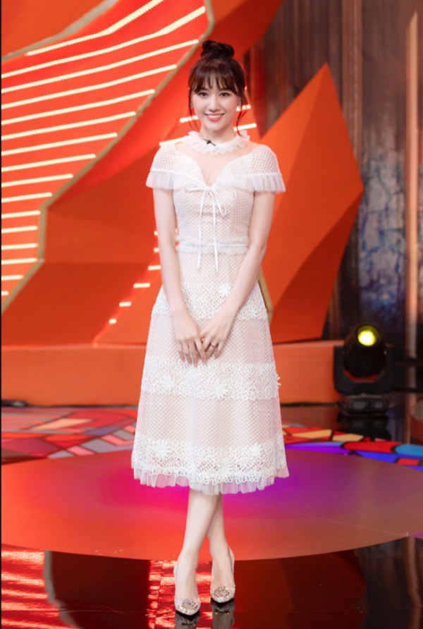 Ai mặc đồ xuyên thấu cũng gợi cảm nhưng Hari Won lại bị váy áo phản chủ vì hớ hênh-15