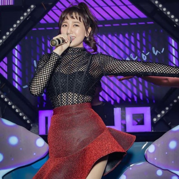 Ai mặc đồ xuyên thấu cũng gợi cảm nhưng Hari Won lại bị váy áo phản chủ vì hớ hênh-6