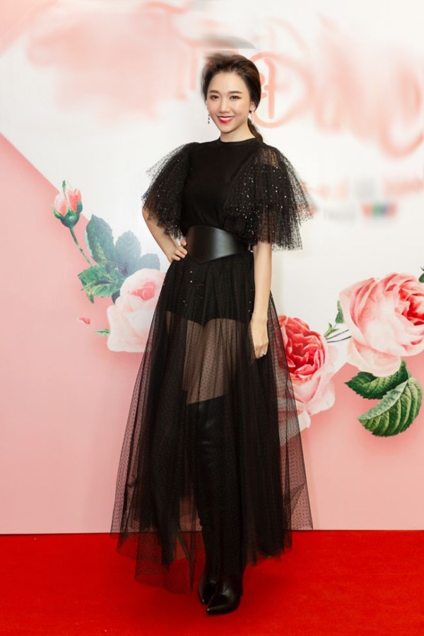 Ai mặc đồ xuyên thấu cũng gợi cảm nhưng Hari Won lại bị váy áo phản chủ vì hớ hênh-8